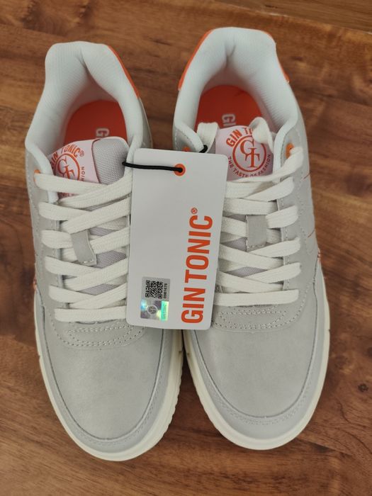 Кросівки жіночі, Німеччина