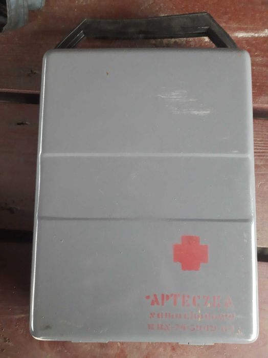 Apteczka samochodowa z czsów pr-l