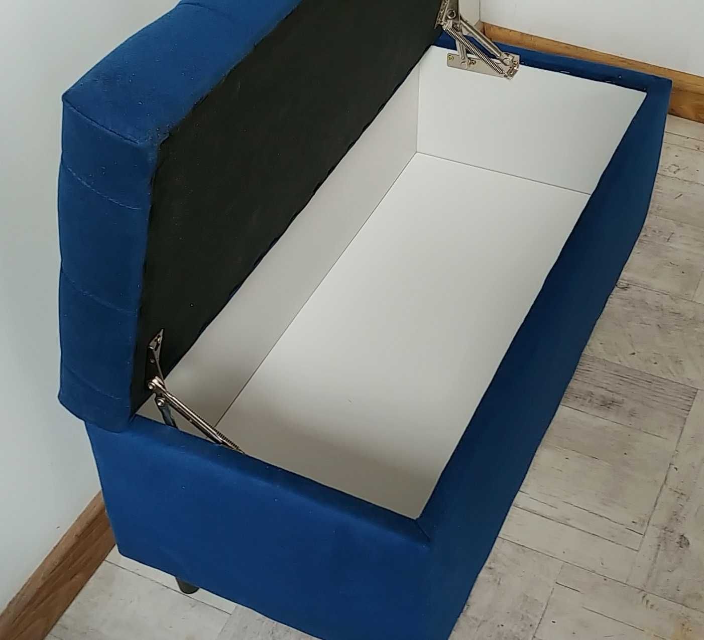 Skrzynia tapicerowana ławka z pojemnikiem.