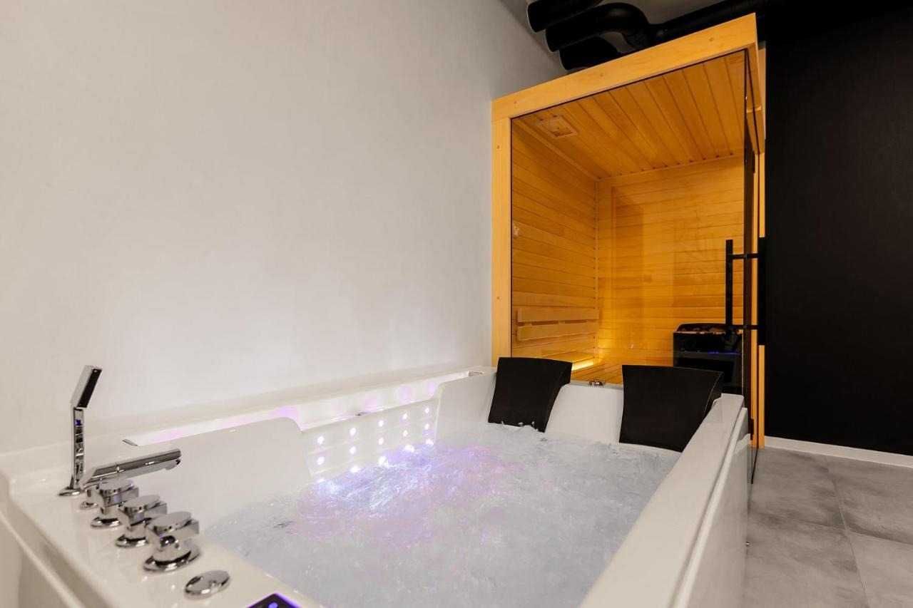 Apartament z jacuzzi i sauną tylko dla Państwa w samym sercu miasta!