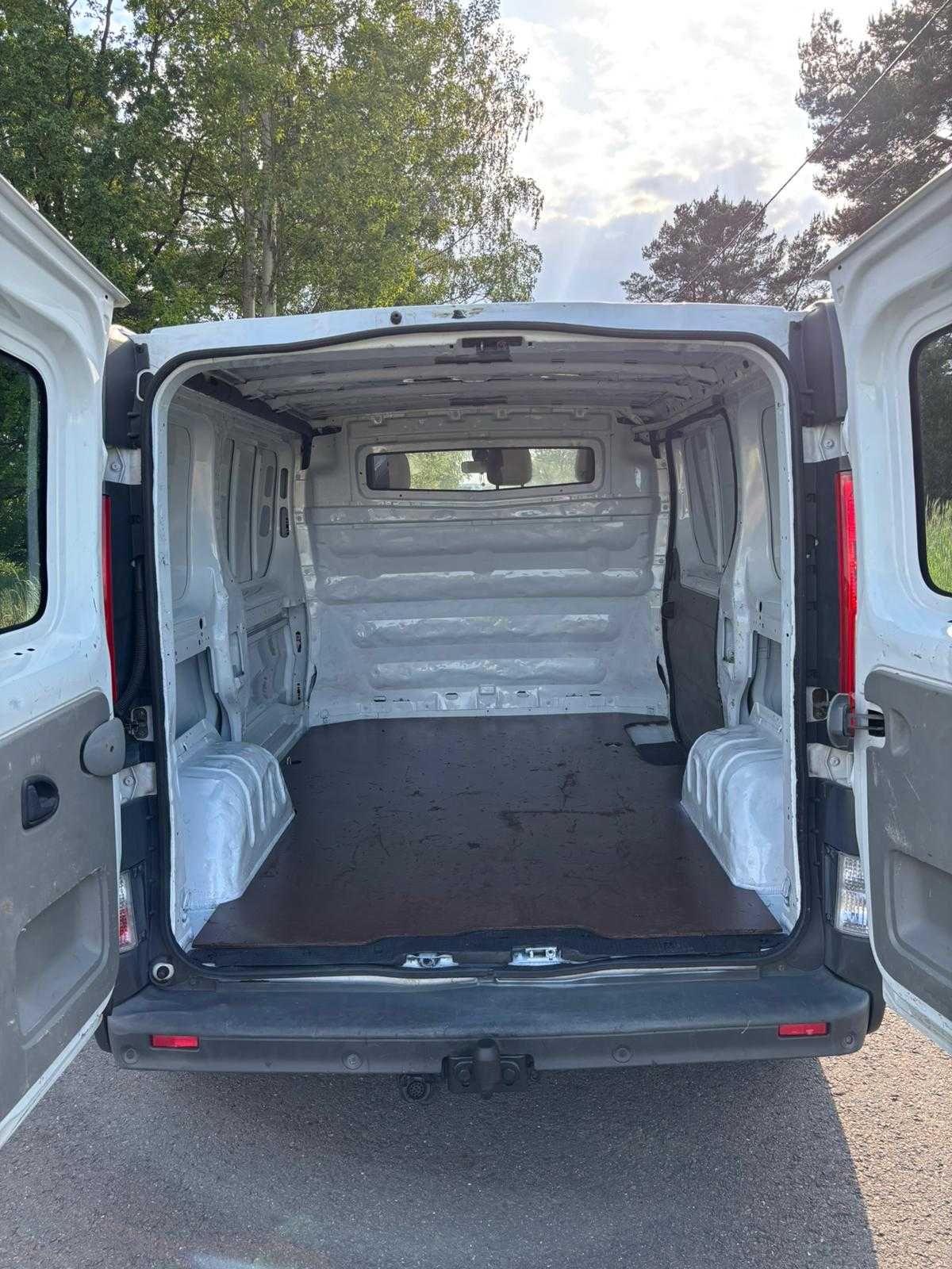 opel vivaro 2.0 cdti 2014r klima sprawna ,hak .tempomat