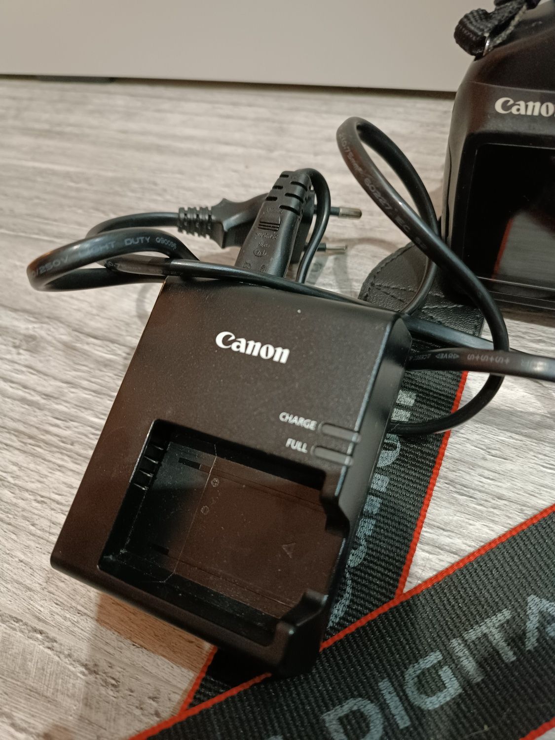 Aparat Canon EOS 1100D+futerał