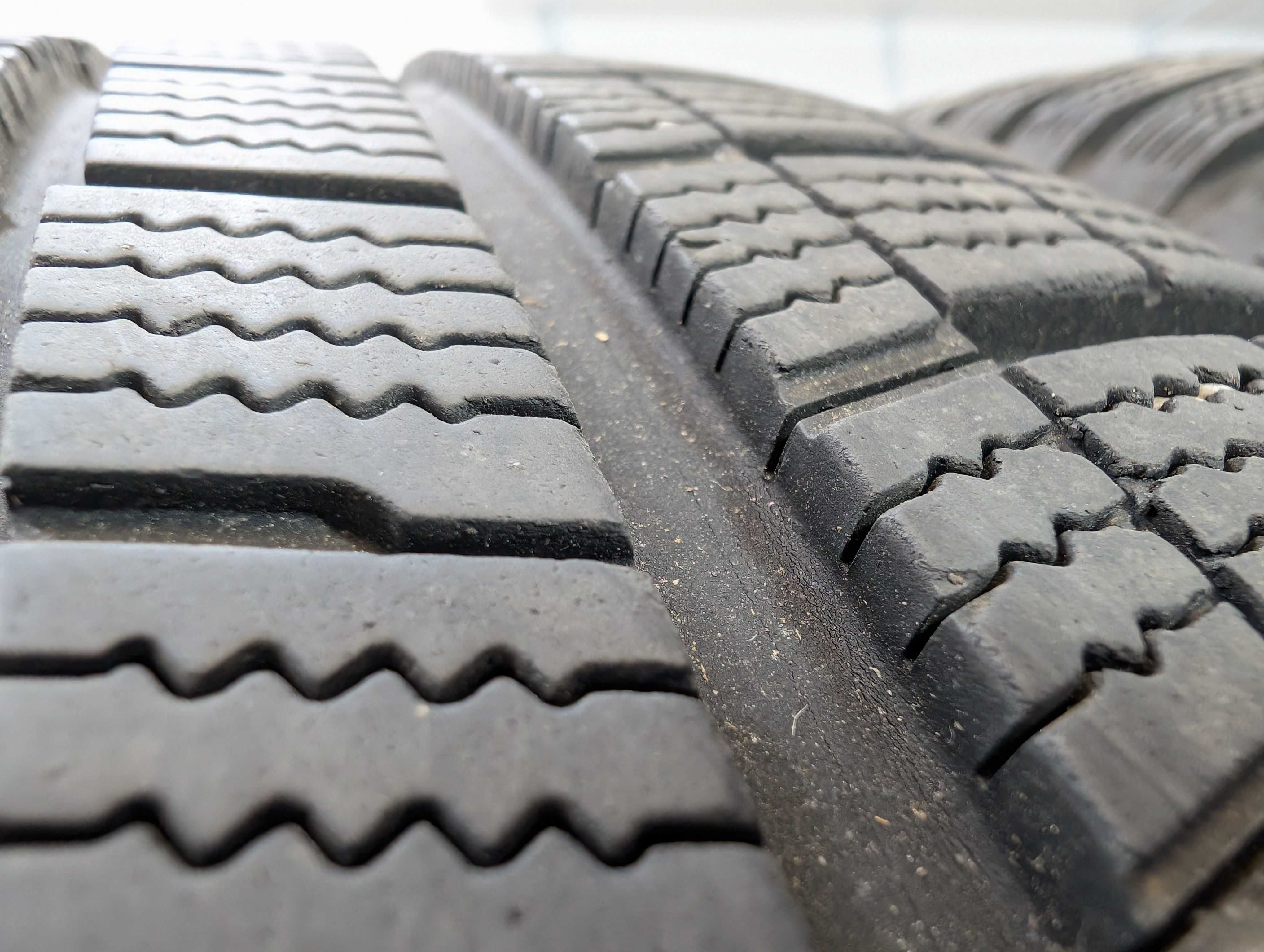 4xzimowe hankook winter icept evo2 235/55/17 70% bieżnika