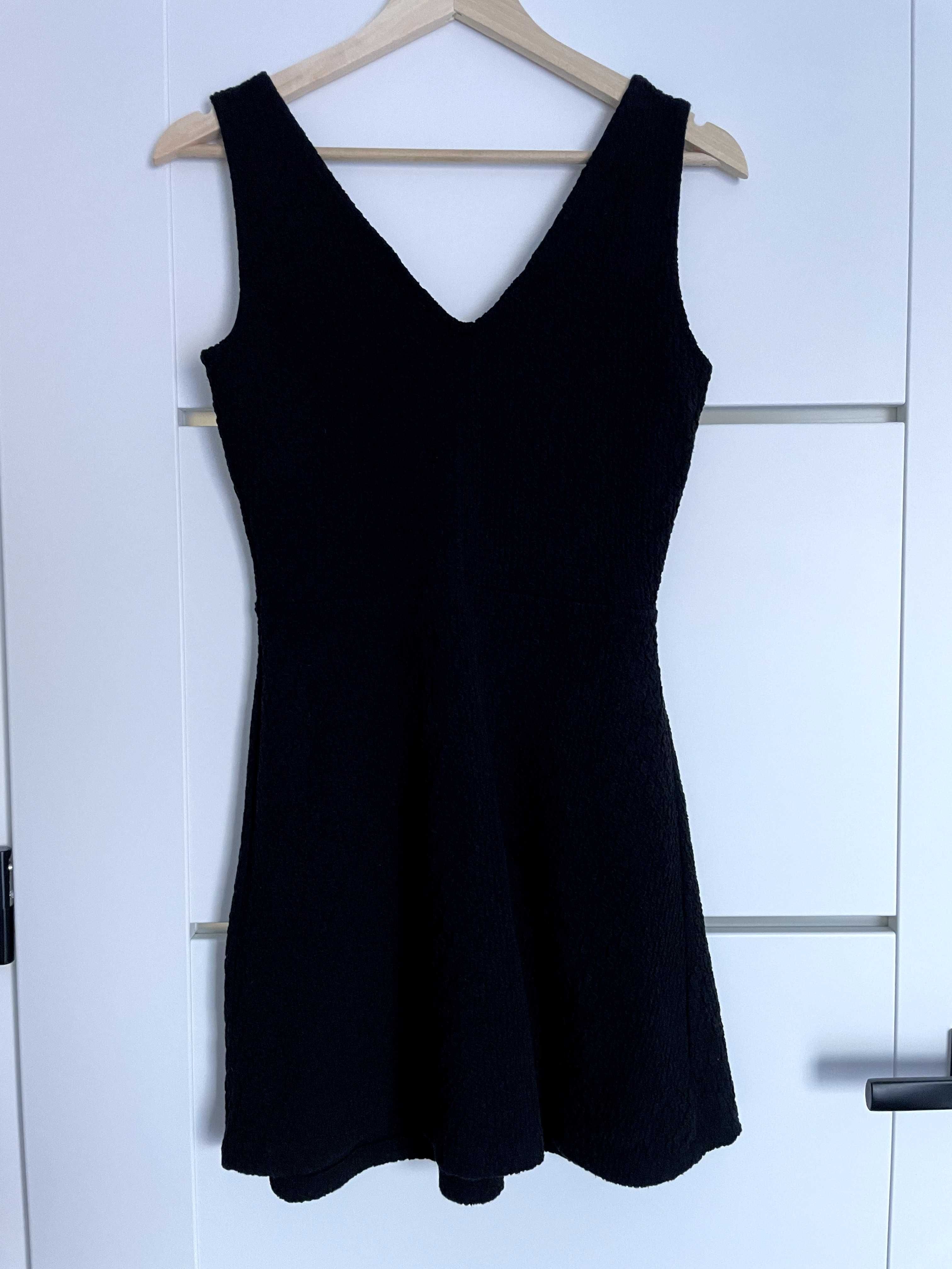 Rozkloszowana sukienka mini Zara