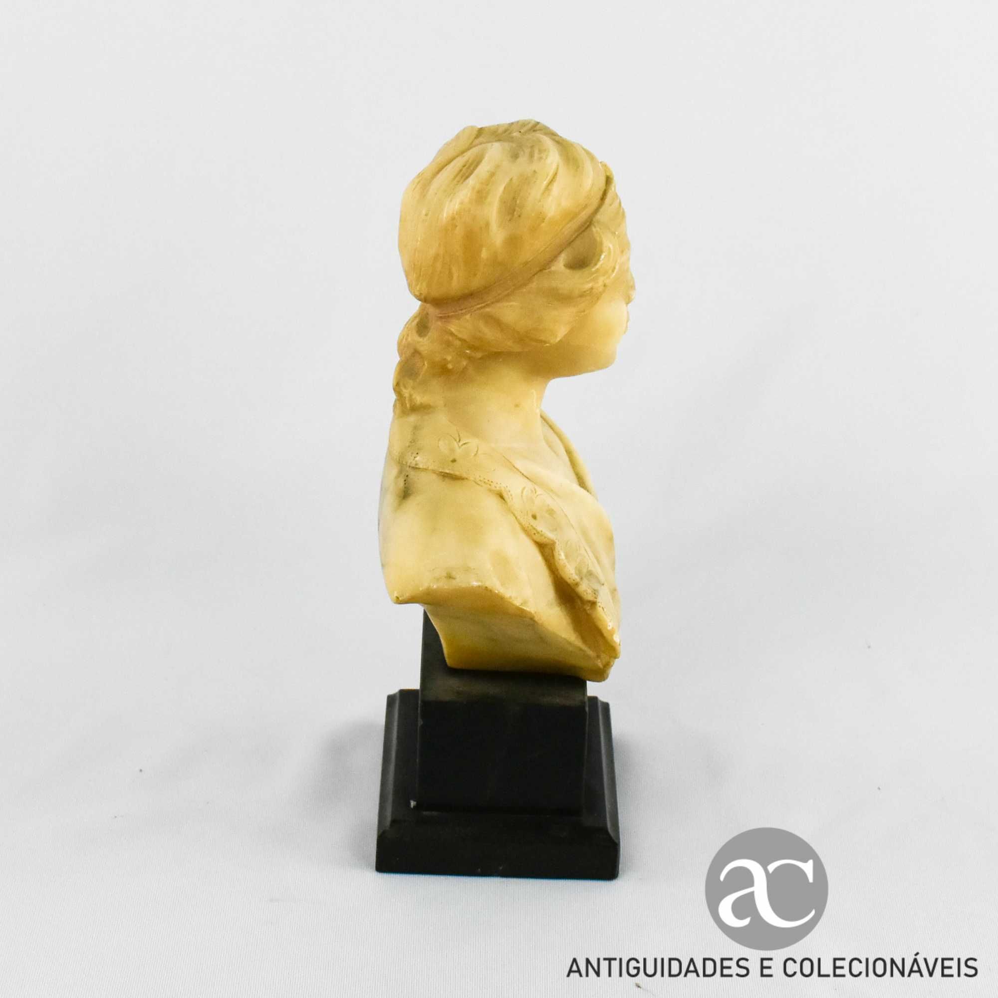 Escultura de Busto Feminino em Alabastro assinada A. Pascal