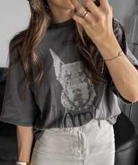 Жіноча обʼємна виварена футболка з доберманом