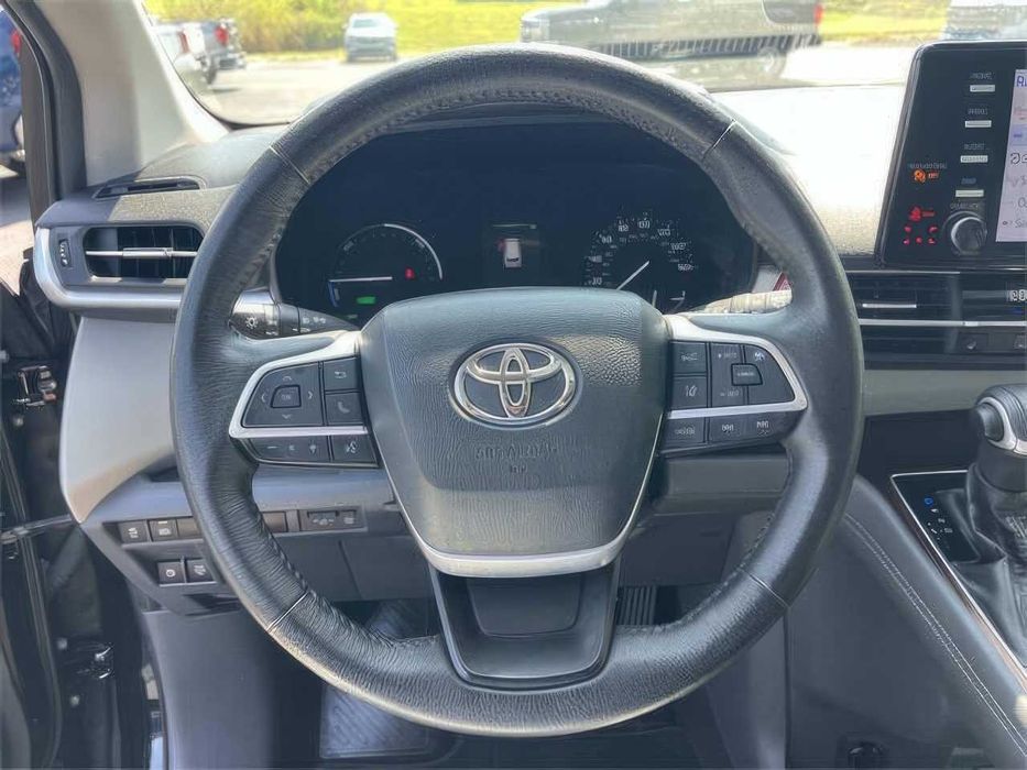 Toyota Sienna XLE 7-Passenger      2021
