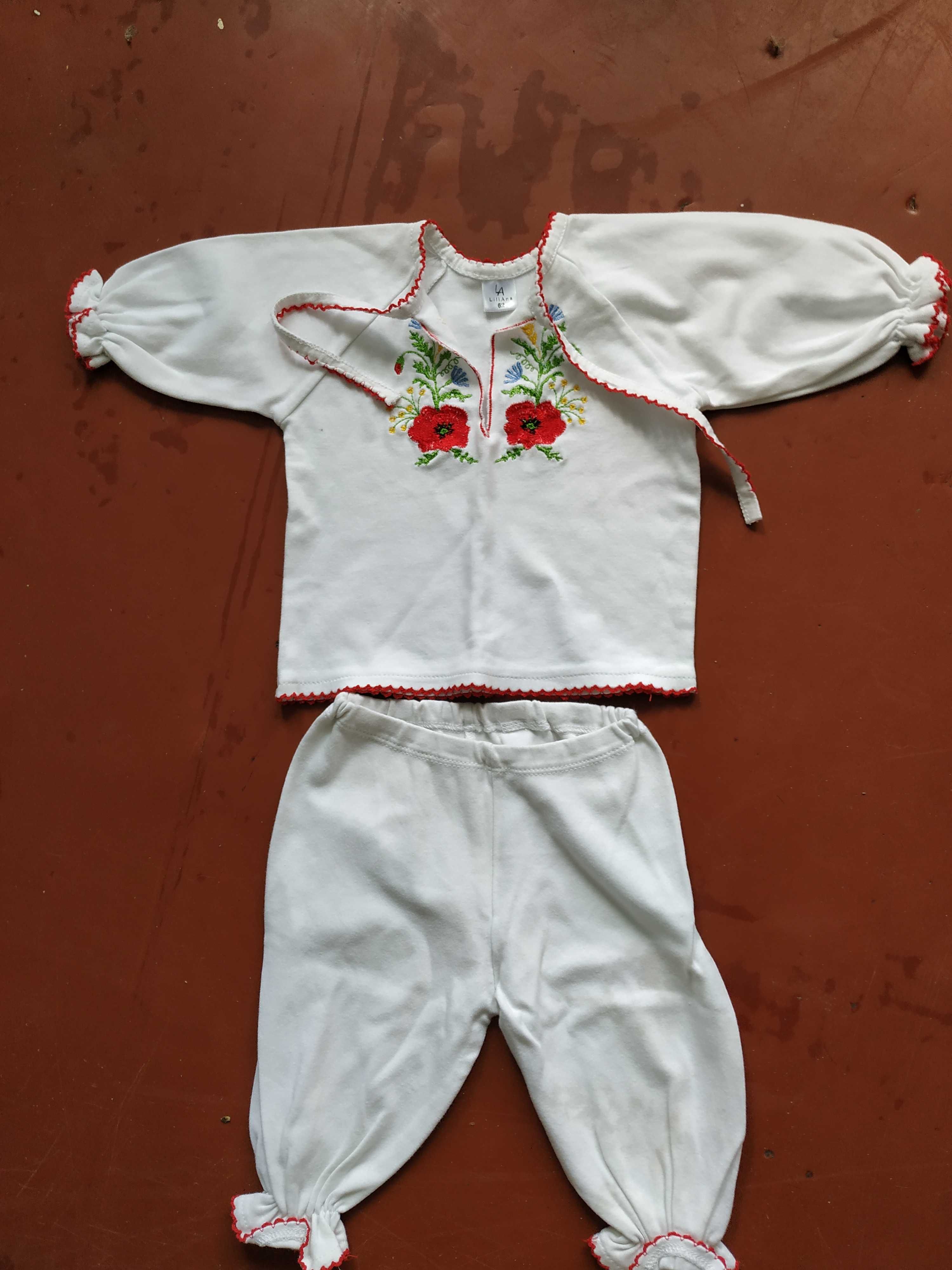 Вышитый костюм для младенца