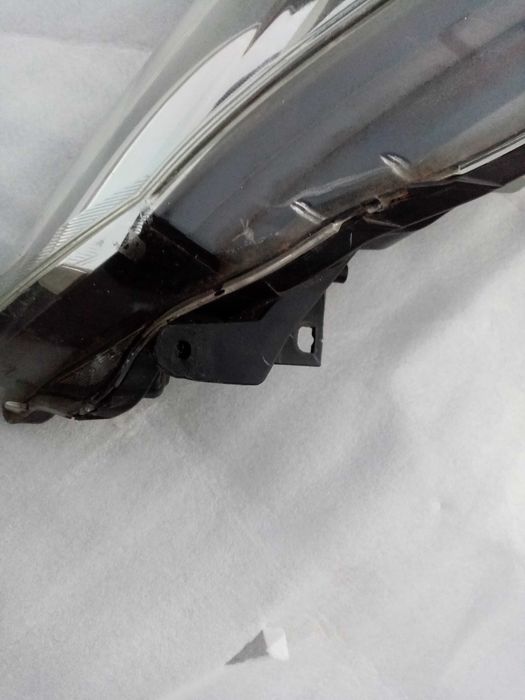 Lampa prawa przednia Toyota Yaris gen III 2014 r.