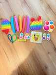 19 Fidgets Novos coloridos e variados