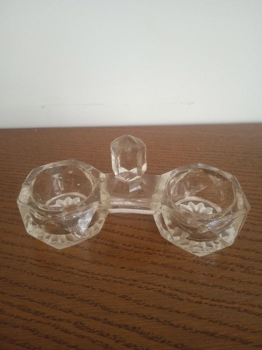 Szklana solniczka pieprzniczka