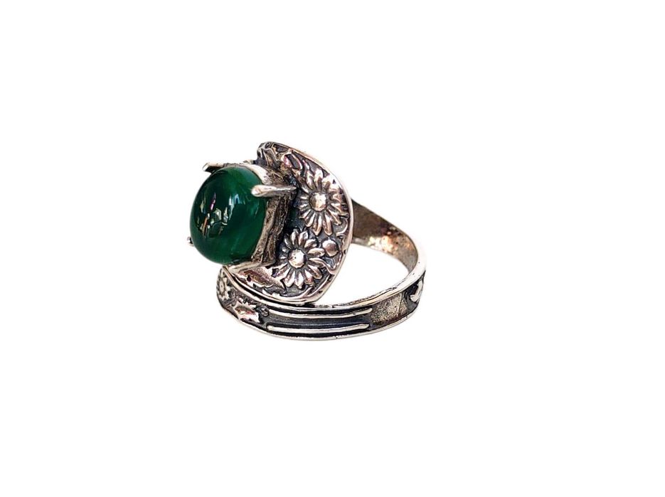 7572. Tajemniczy Kamień w Srebrze.