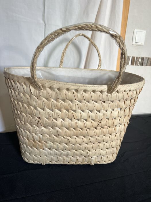 Cestos e malas de palha