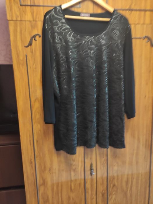 Туника с поетками черная б.у.ботал 58-60 р цена 350 гр.