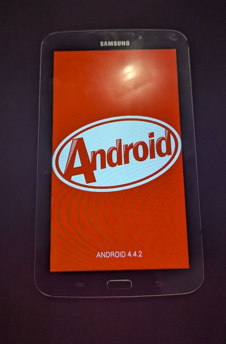 Планшет Samsung tab 3 T210