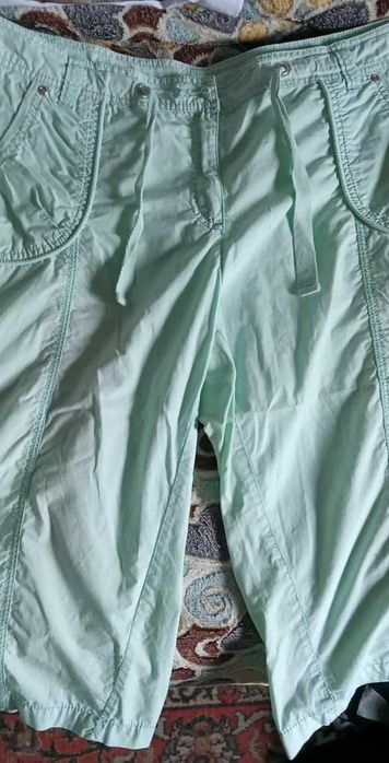 Стильные бриджи большого размера.