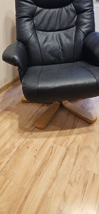 Fotel stan bardzo dobry.