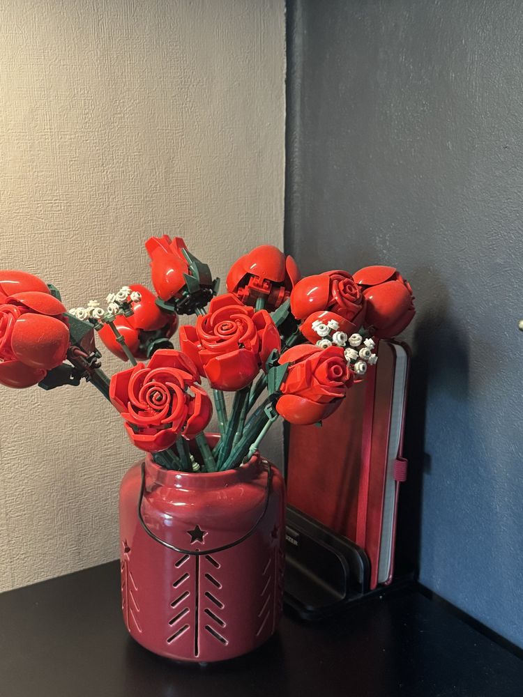 LEGO Botanicals Букет троянд