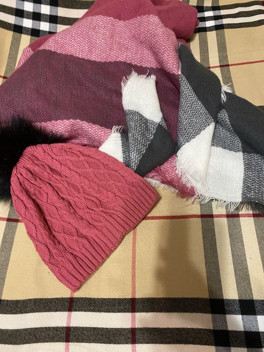 Продаю класний набір супер ціна шапка хвстмнка тепла