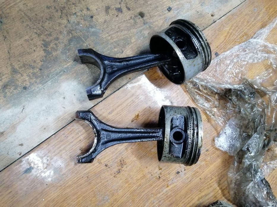 Омега А остатки ДВС. Два коллектора, коленвал под расточку.