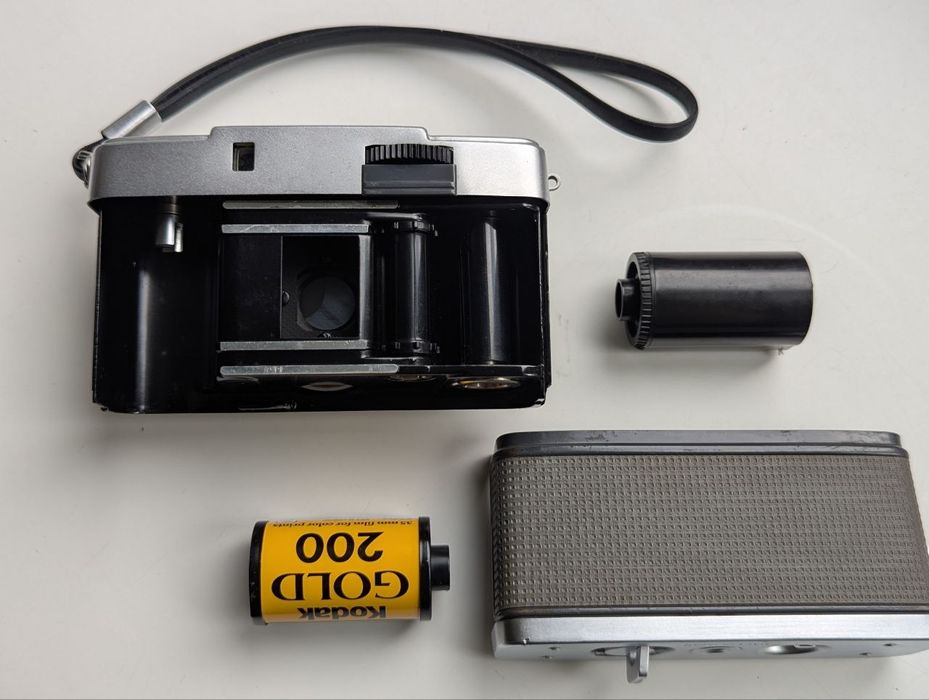 Olympus pen EE-S  Half-frame (півкадр)