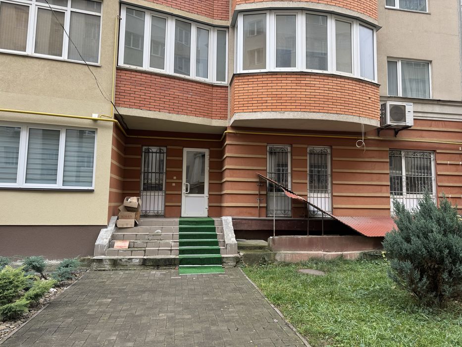 СМ Магазин, офіс, 104м2. оренду на Проспекті, на дві сторони  ЖК Сокіл