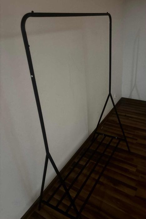 Metalowy wieszak na ubrania