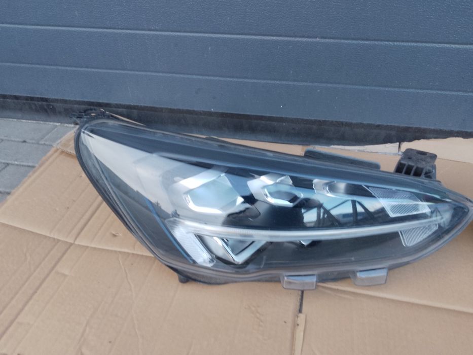 Ford focus MK4 lampy LED,st line czarny środek idealne Europa