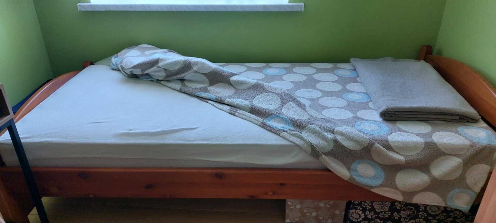 Łóżko prawie nowe na sprzedaż