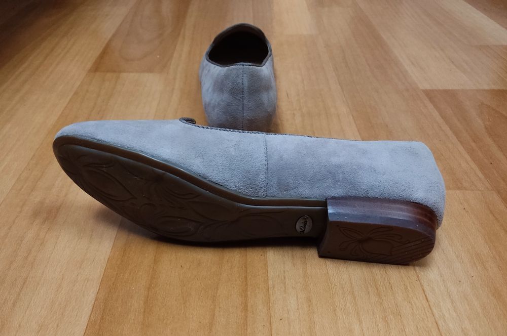 Демисезонные женские туфли лоферы Clarks.