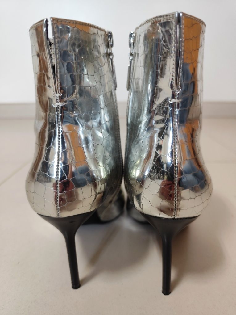 Botins Prateados de Salto Alto - Bershka (Tam. 37)