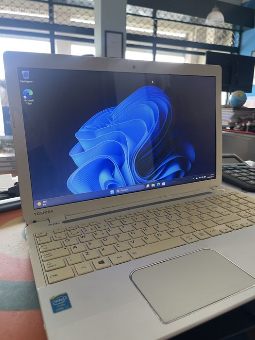 Toshiba Sattelite i7