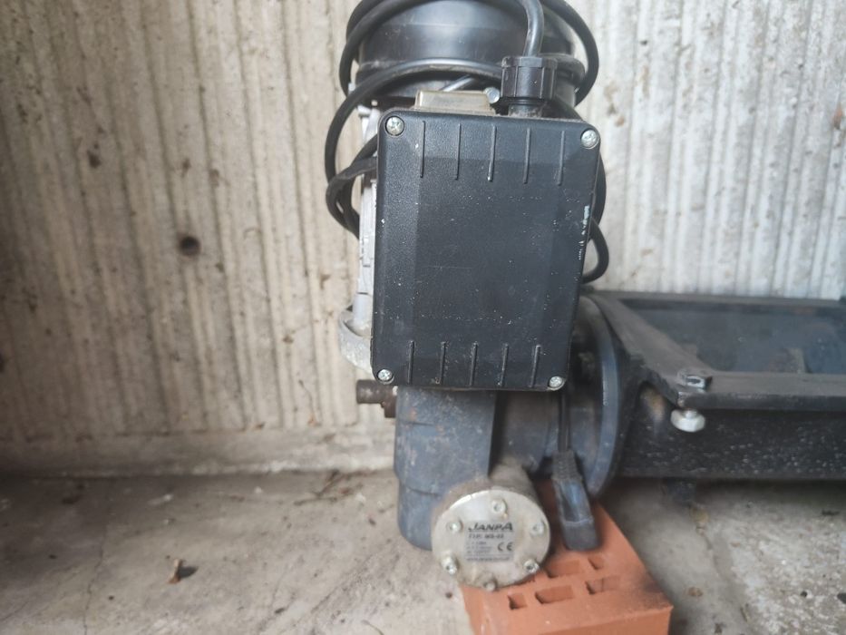 Zbiornik na ekogroszek, pellet z podajnikiem