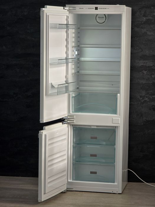 Вбудований холодильник Miele®️ Kfn37232  NoFrost DunaCool Led