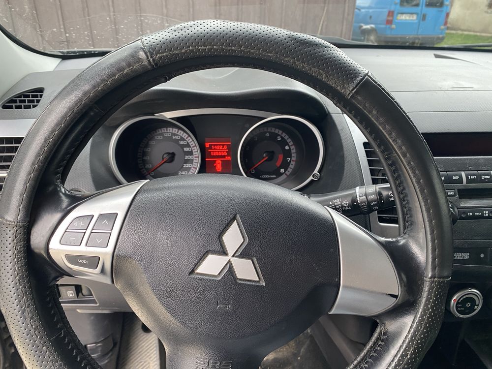 Mitsubishi outlander XL