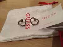 Brincos Guess corações