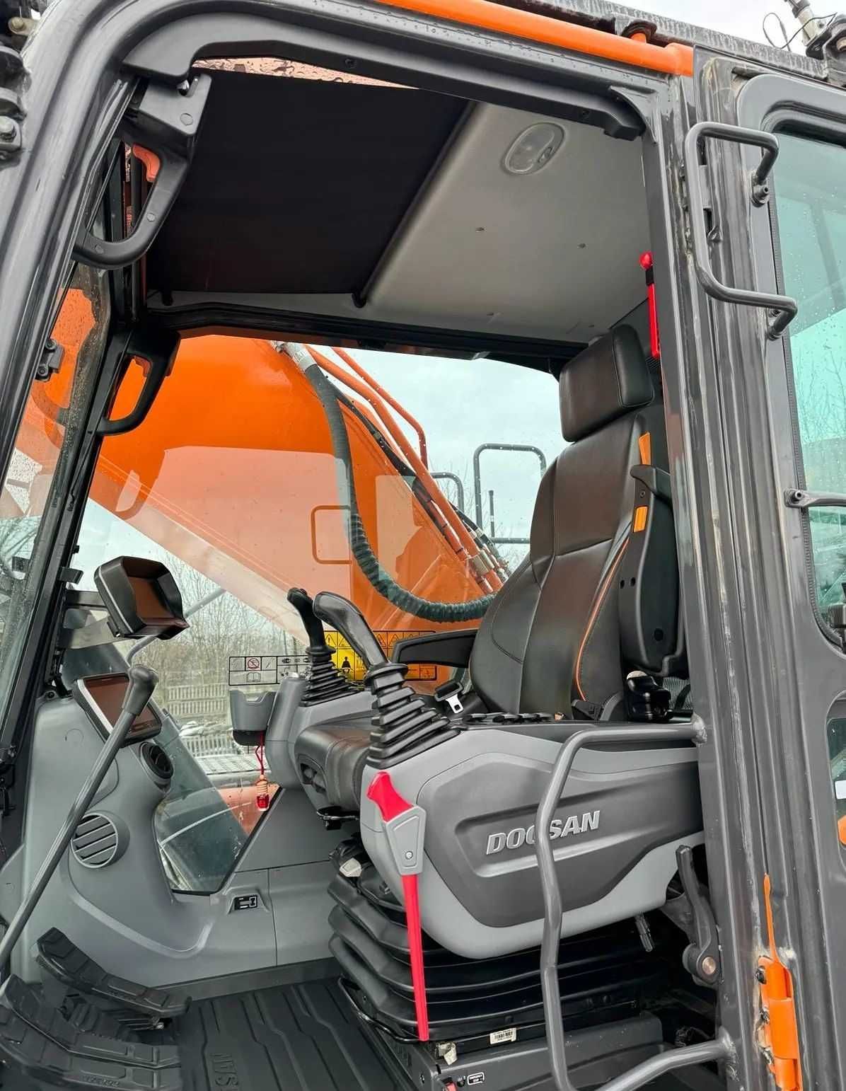 Гусеничний екскаватор Doosan DX350 LC-7 з гідромолотом і ножицями 2022