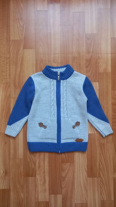 Свитер вязаный 3-4 года.