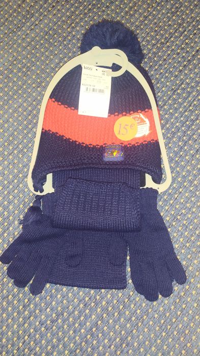 Набор шапка, шарф и перчатки