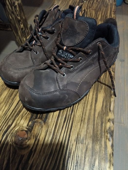 Продаю будівельні кросівки фірми TROJAN.