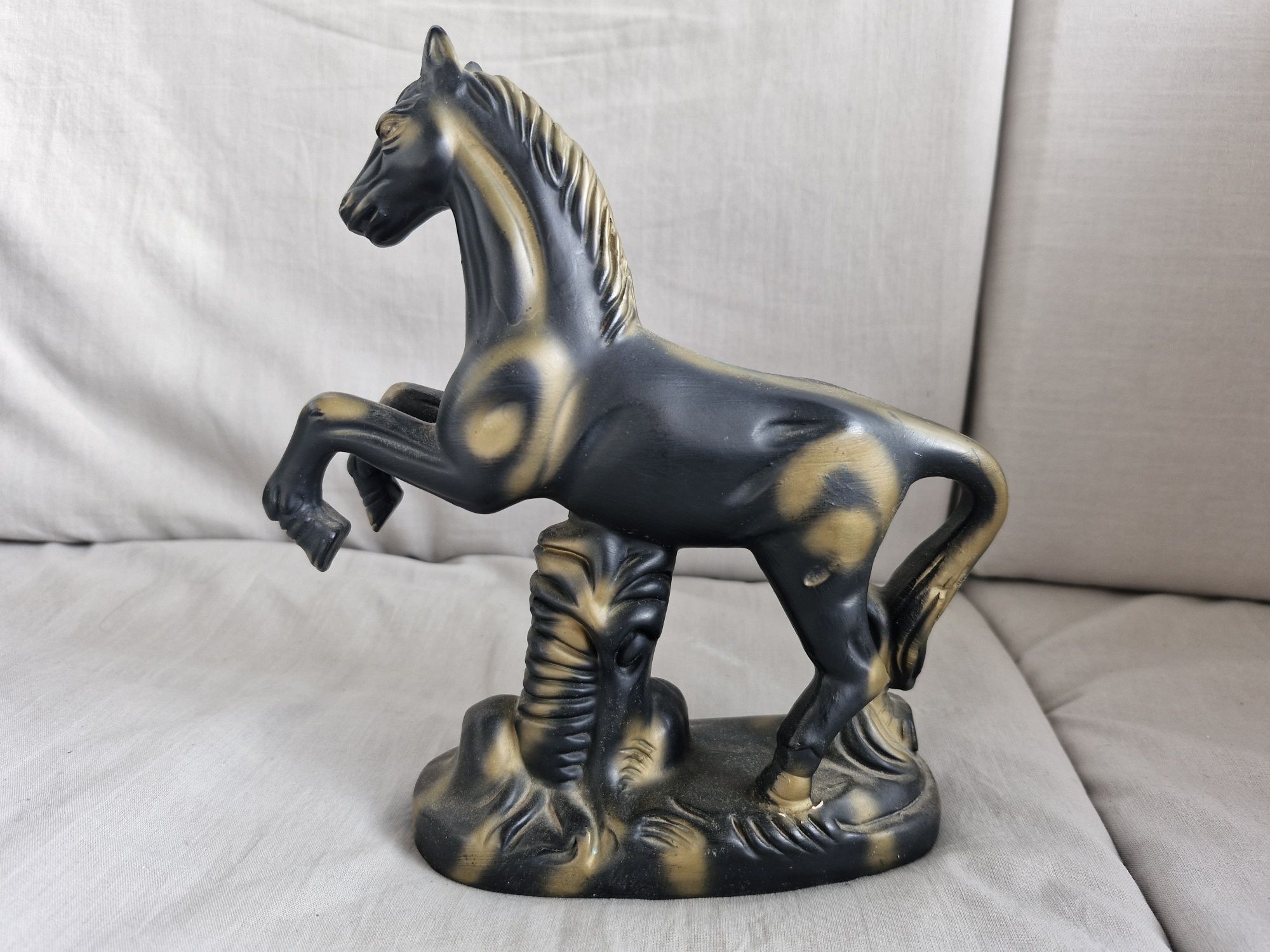 Cavalo em cerâmica