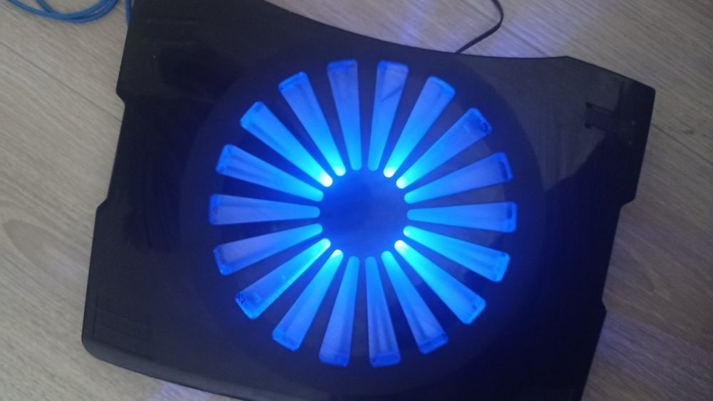Підставка вентилятор для ноутбука