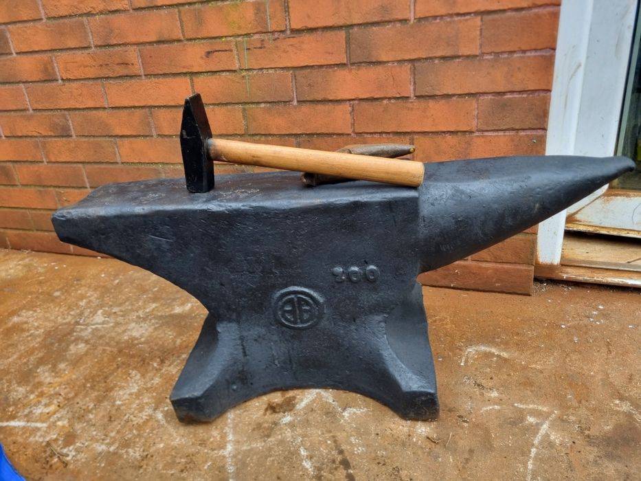 Ogromne kowadło 200kg