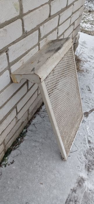 Металлическая решетка на  чугунные радиаторы .