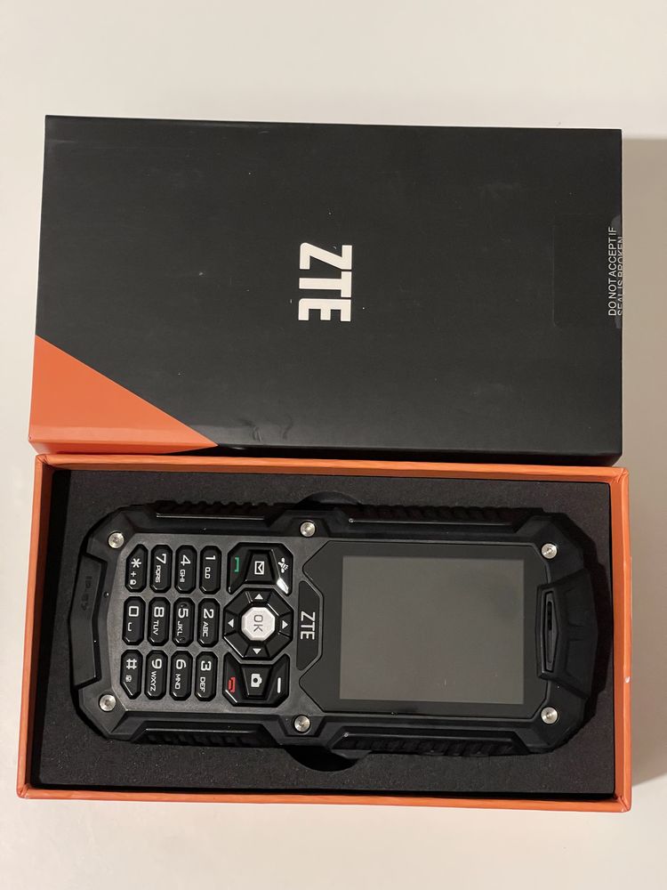 Telemóvel ZTE R28