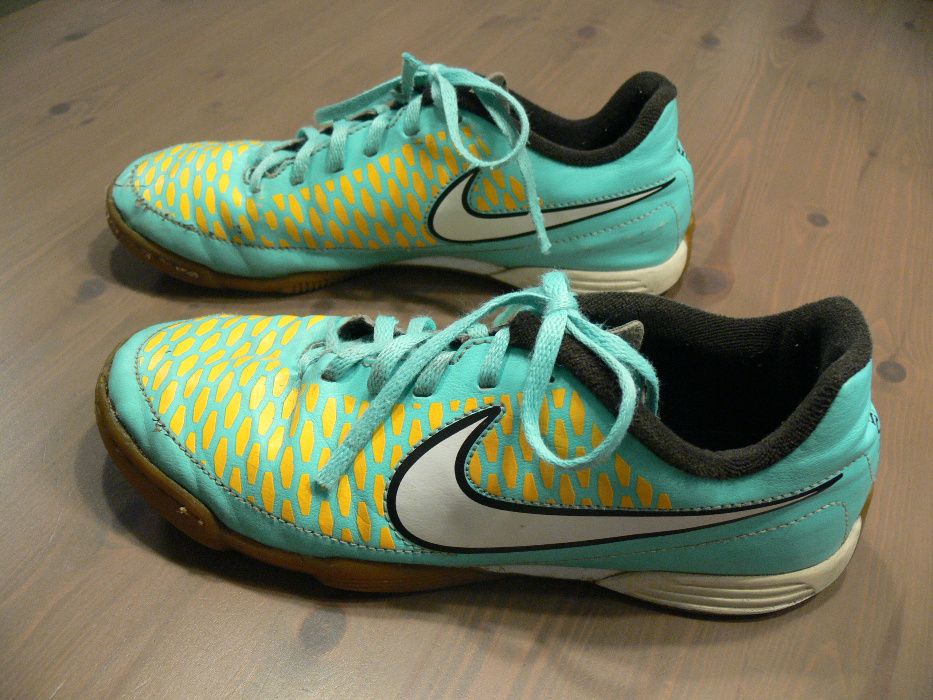 Buty piłkarskie halówki Nike Magista Ola 37,5