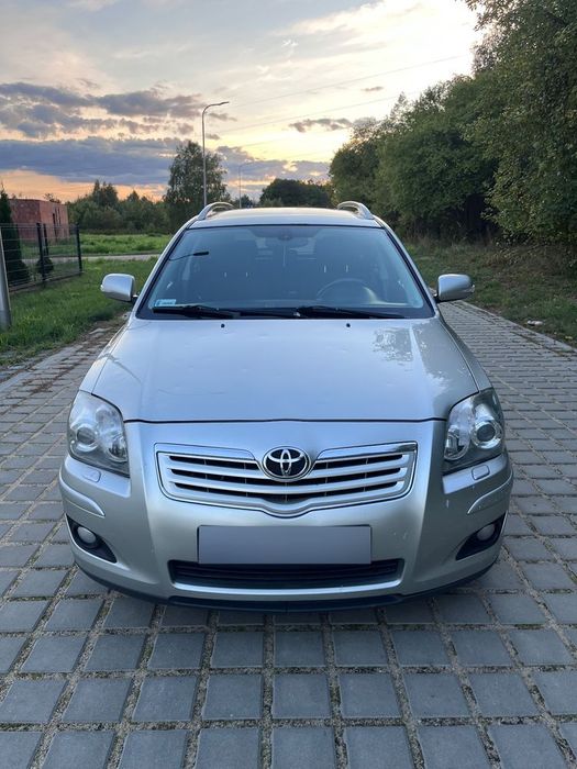 Toyota Avensis Auto po lekkim gradobiciu w dobrym stanie technicznym