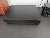 Xbox One X + 2 comandos