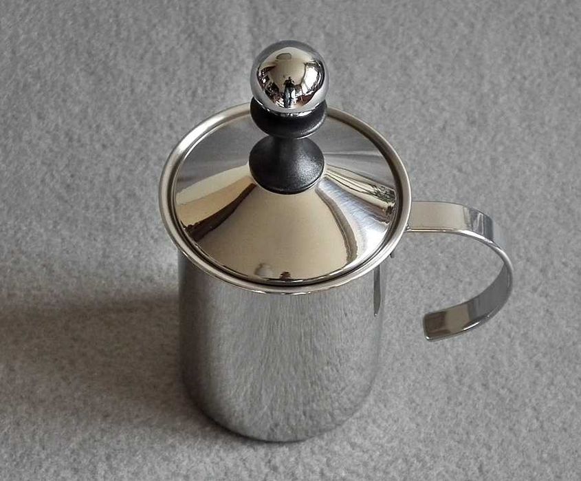 Ręczny spieniacz do mleka TCHIBO Cafissimo 0,3l