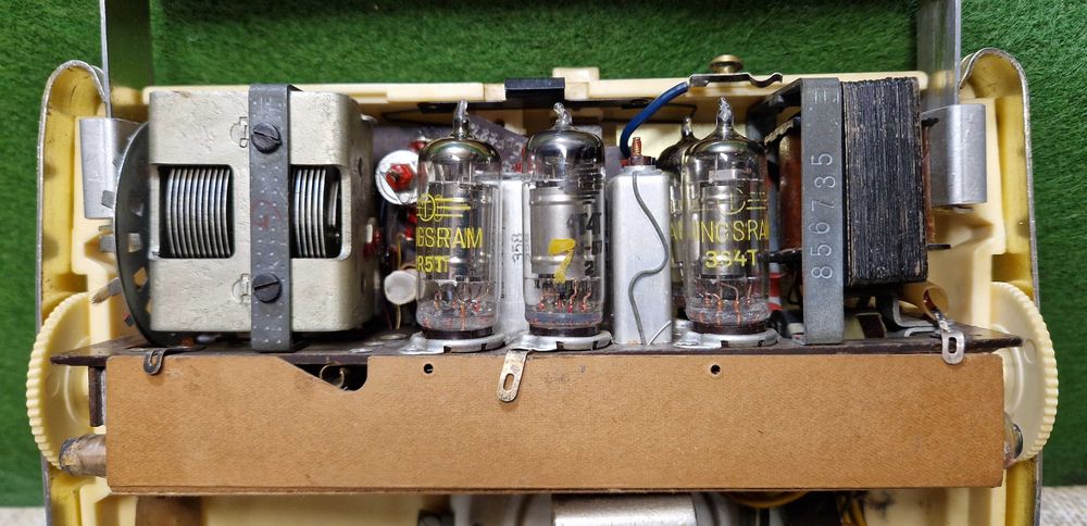 Stare radio Szarotka z zasilaczem